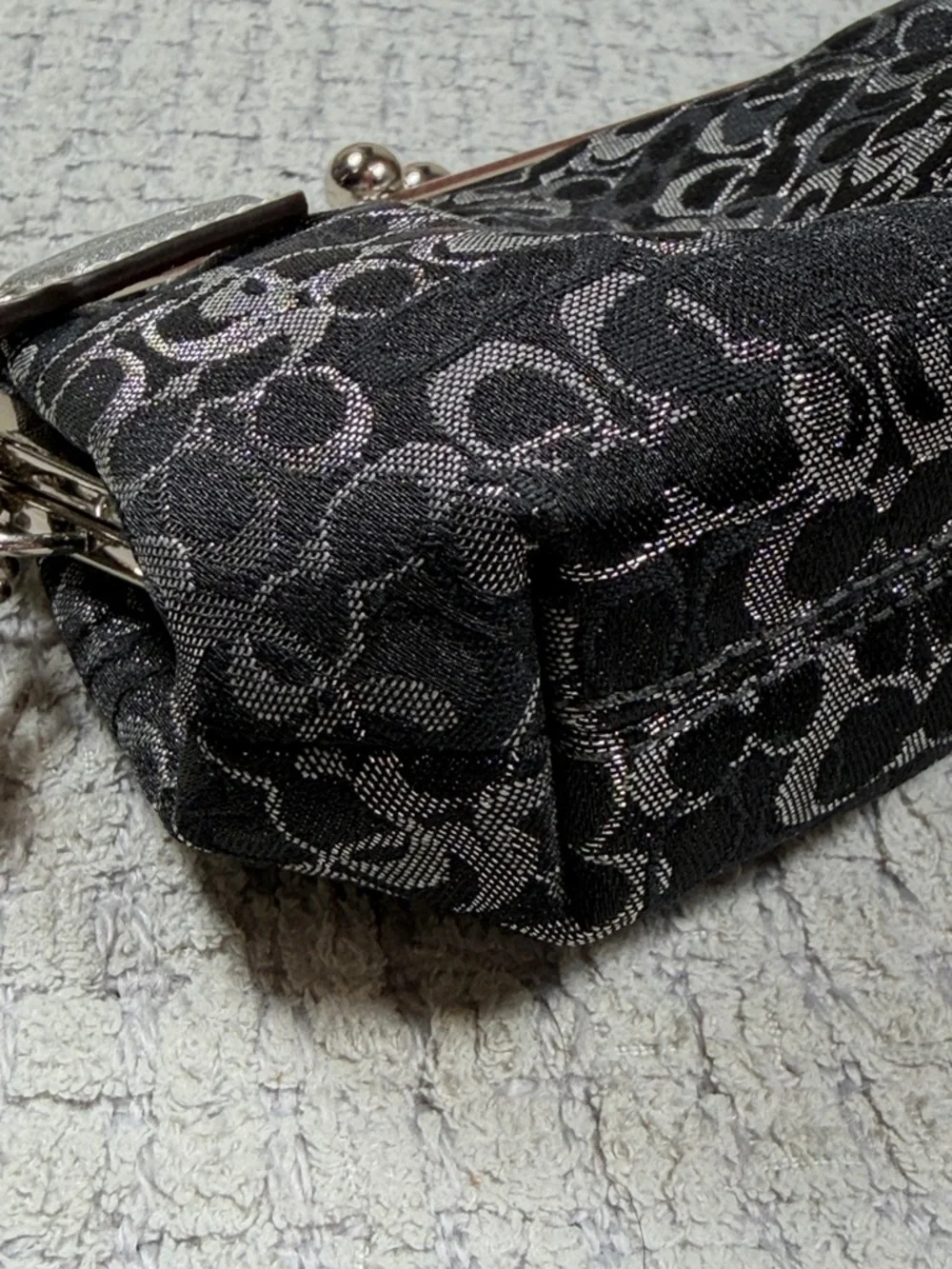 COACH Vintage Y2K Optic Lurex Framed Kisslock Clutch Wristlet Black Silver Pink